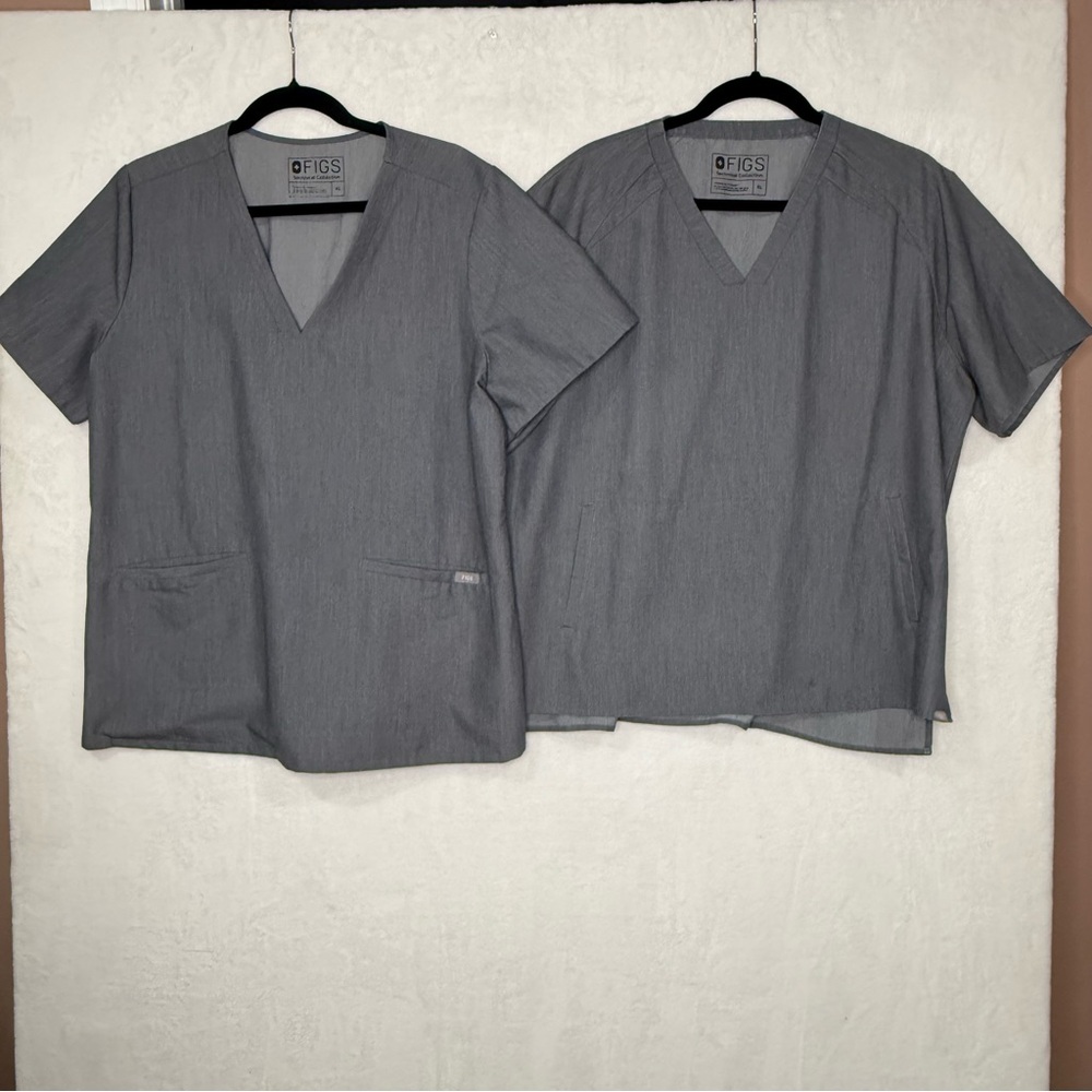 Figs Scrub Tops (2)  Womens XL Gray 3 Pocket Casma Technical Collection Medical